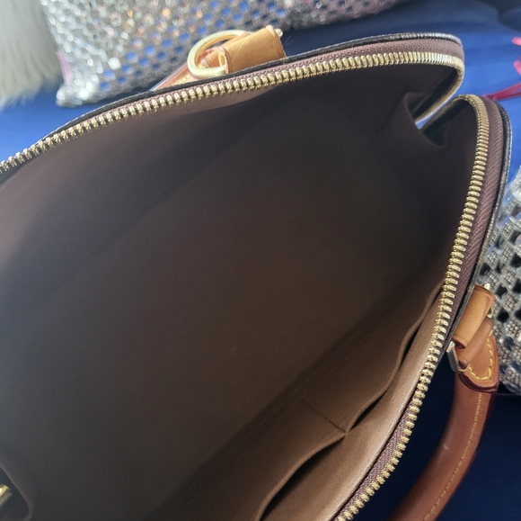 Louis Vuitton Alma PM Monogram - Picture 7 of 11